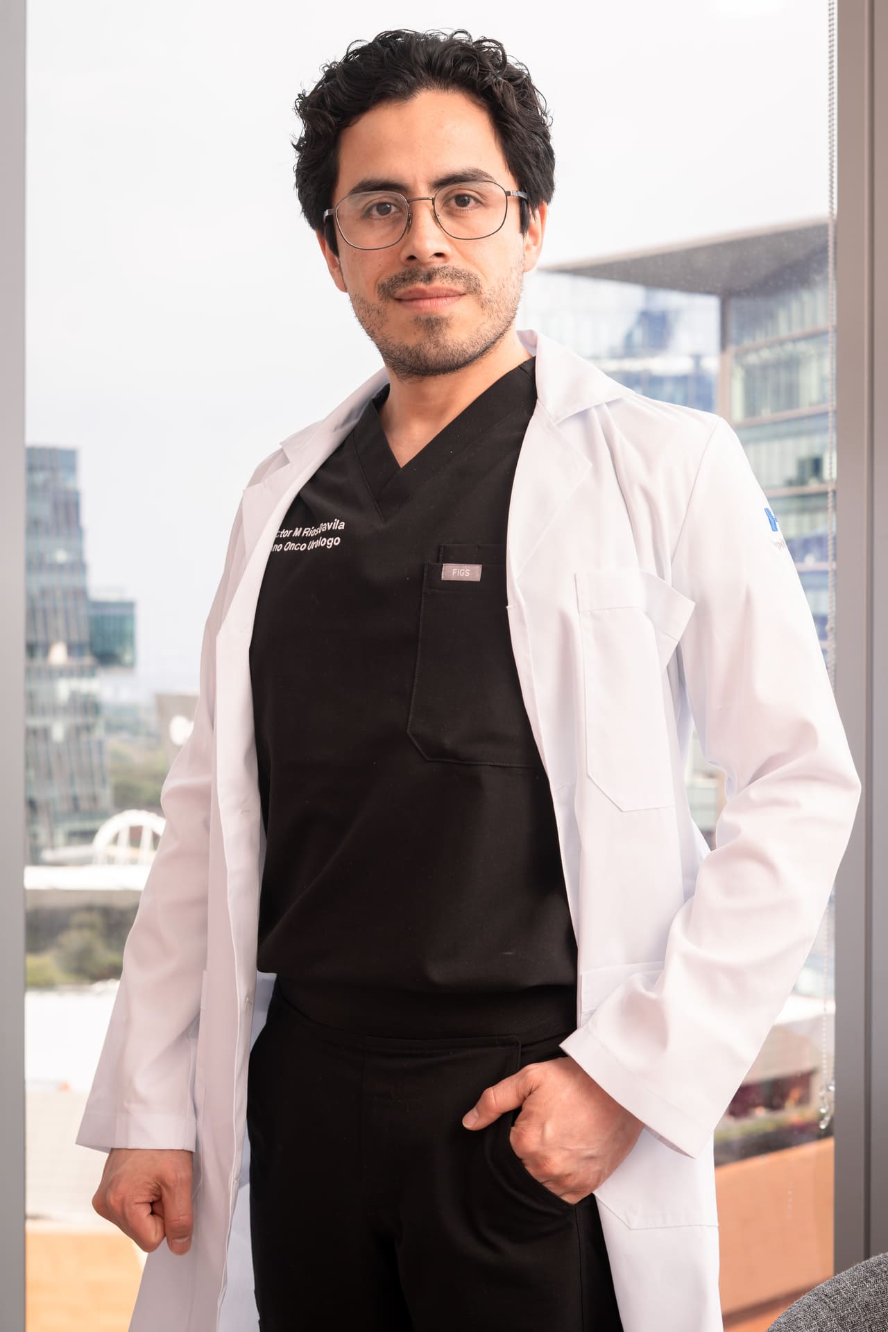 Dr. Víctor Manuel Ríos Dávila — Urólogo Ciudad de México